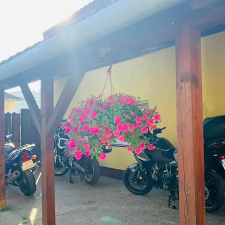 Dovolenkovy Dom Ela Pets Friendly דירה